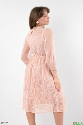 Женское розовое платье с кружевом