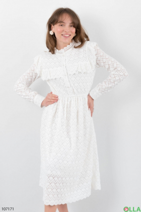 Женское белое платье с кружевом
