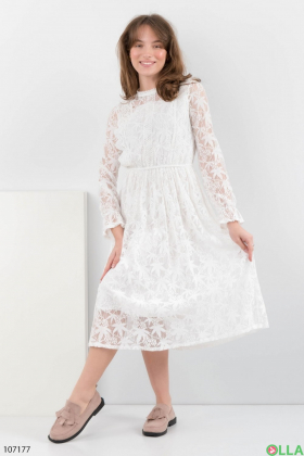 Женское белое платье с кружевом