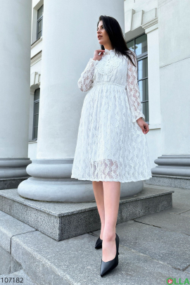 Жіноча біла сукня з мереживом