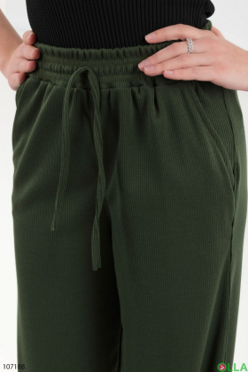 Жіночі темно-зелені штани-кльош