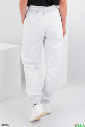 Жіночі світло-сірі спортивні брюки на флісі