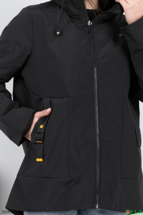 Женская черная куртка с капюшоном