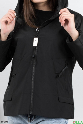 Женская черная куртка с капюшоном
