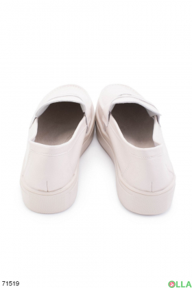 Women's beige ballet flats made of genuine leather