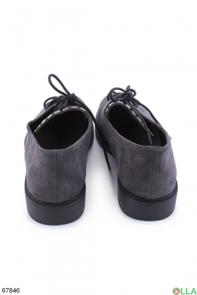Женские темно-серые туфли на шнуровке