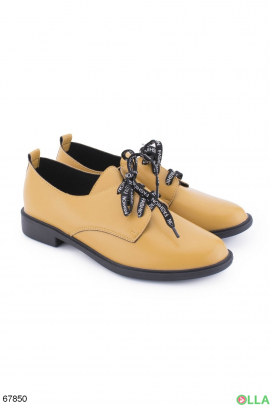 Женские желтые туфли на шнуровке