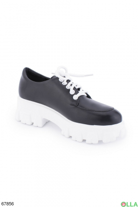 Women's black tractor-soled shoes