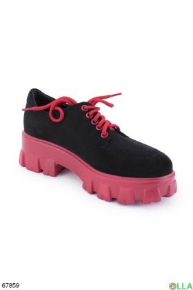Women's black tractor-soled shoes