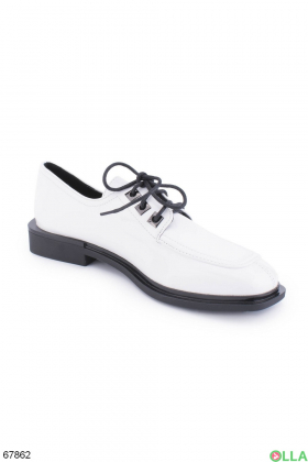 Жіночі білі туфлі на шнурівці