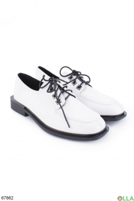Жіночі білі туфлі на шнурівці
