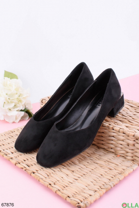 Women's black shoes with small heels