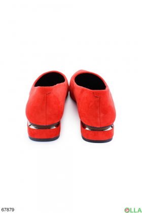 Женские красные туфли с острым носком