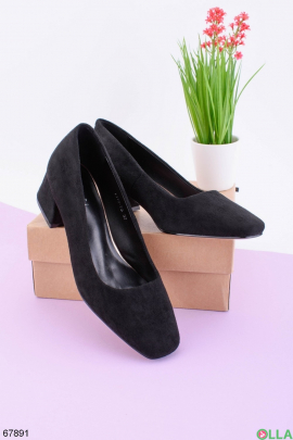 Жіночі чорні туфлі на підборах