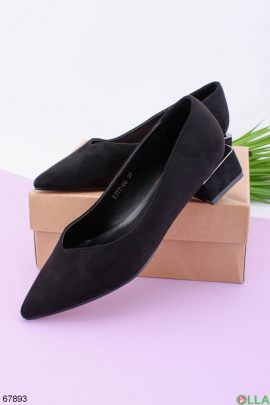 Жіночі чорні туфлі з гострим носком