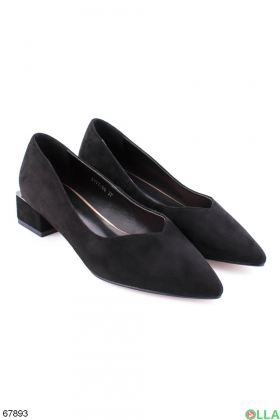 Жіночі чорні туфлі з гострим носком