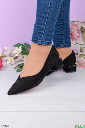 Женские черные туфли с острым носком