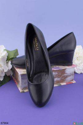 Women's black wedge shoes