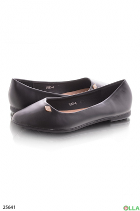 Classic black ballerinas with buckle