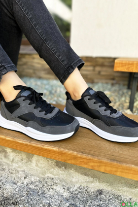 Жіночі чорно-сірі кросівки на шнурівці