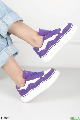 Женские фиолетово-белые кроссовки на шнуровке