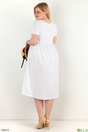 Жіноча біла сукня-батал