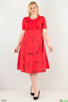 Женское красное платье-батал