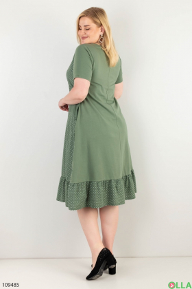 Женское зеленое платье-батал