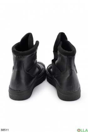 Женские черные ботинки на низком ходу