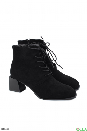 Women's black boots with heels