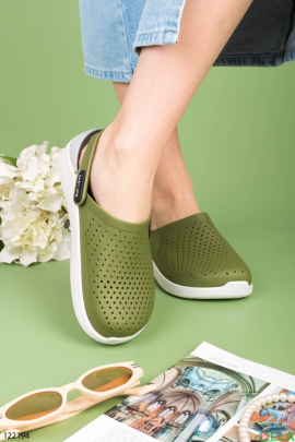 Женские зеленые кроксы