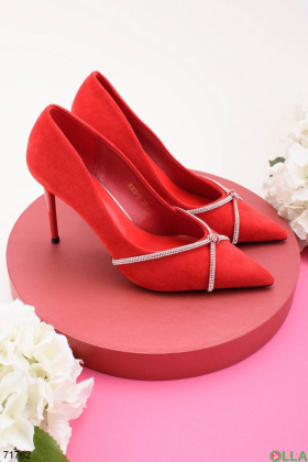 Женские красные туфли на шпильке
