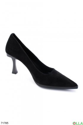 Женские черные туфли на шпильке