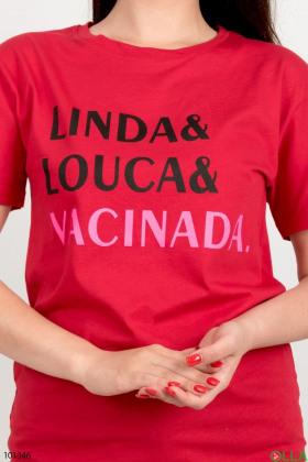 Жіноча червона футболка з написом