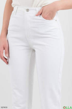 Женские белые джинсы
