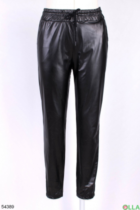 Женские черные брюки из эко-кожи