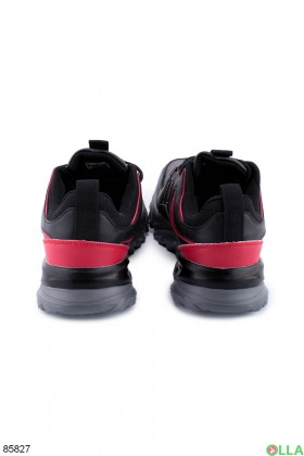 Мужские черные кроссовки с красными вставками