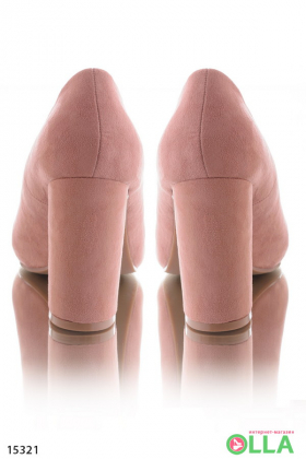 Женские туфли на каблуке с острым носком