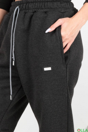 Жіночі темно-сірі спортивні брюки на флісі