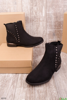 Black low top boots