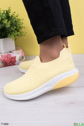 Жіночі жовті кросівки
