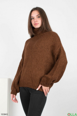 Жіночий коричневий светр із горлом