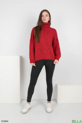 Жіночий червоний светр з горлом