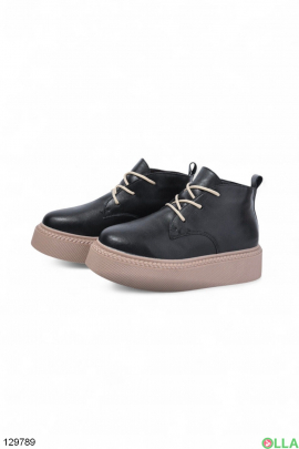 Женские зимние черные кроссовки на шнуровке