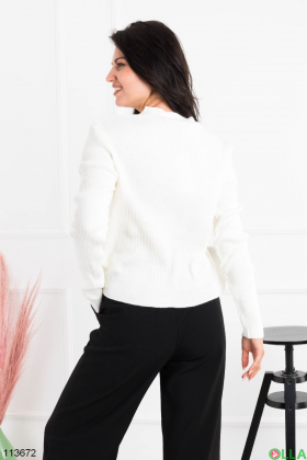 Жіночий білий светр на ґудзиках