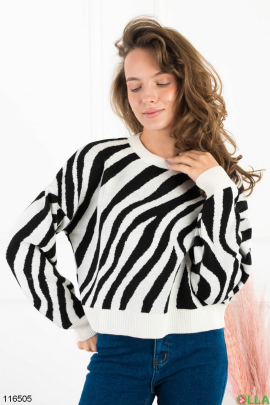 Женский черно-белый свитер с узорами