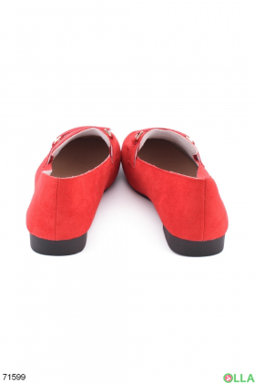 Женские красные туфли
