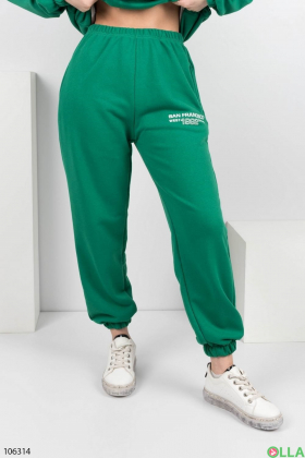 Женский зеленый спортивный костюм