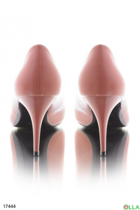 Powder pumps with stiletto heels