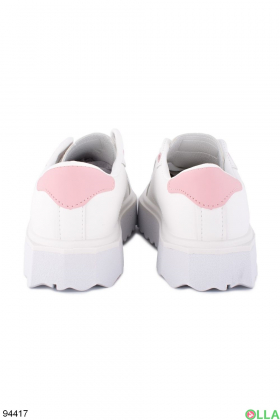 Женские белые кроссовки с розовым задником